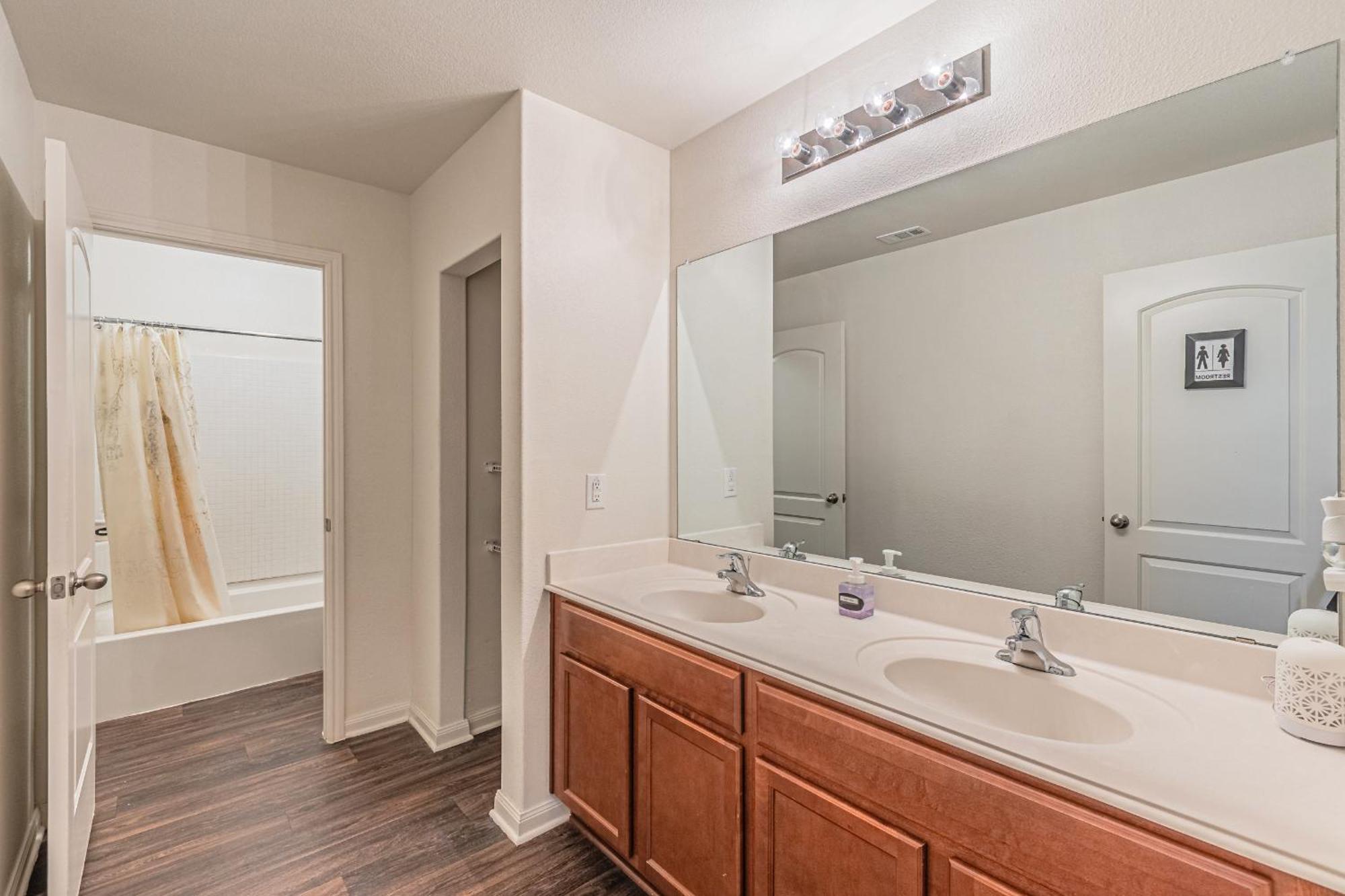 Luxury 5Br Dallas Retreat With Business Amenities - Perfect For Business Travelers, Families & Groups Екстериор снимка